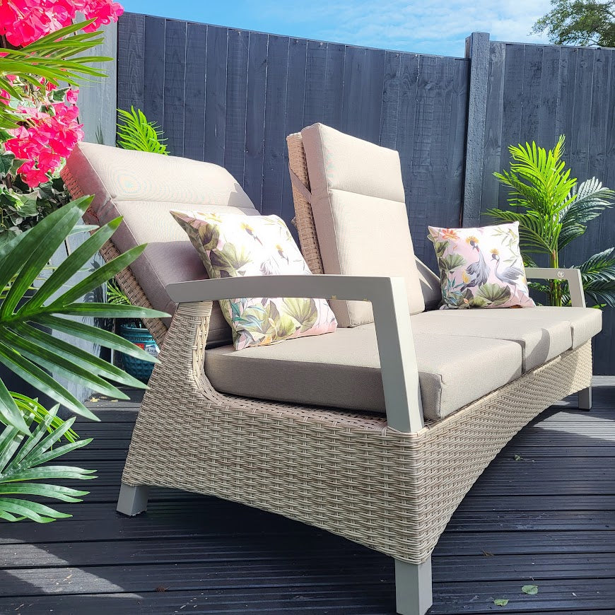 Outdoor Reclining Lounge Set with adjustable/extending table in Natural - Kendal by Vila