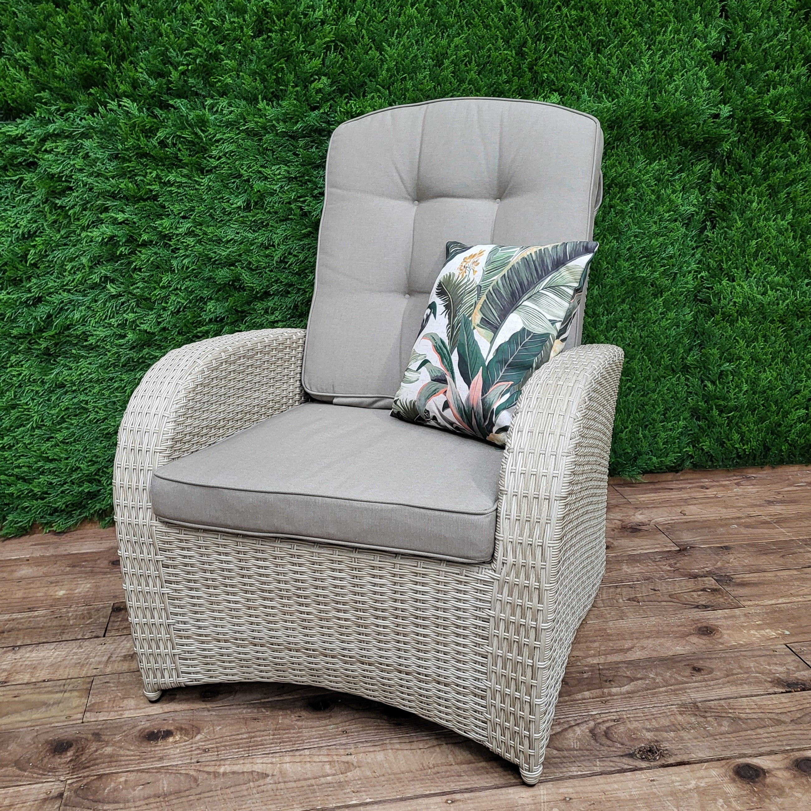 Bowness Reclining Outdoor Chair Natural | Vila