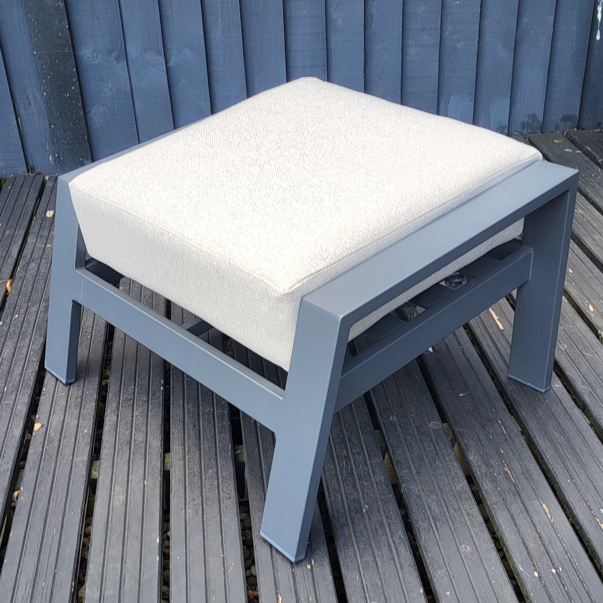 Lincoln Footstool | Garden Impressions