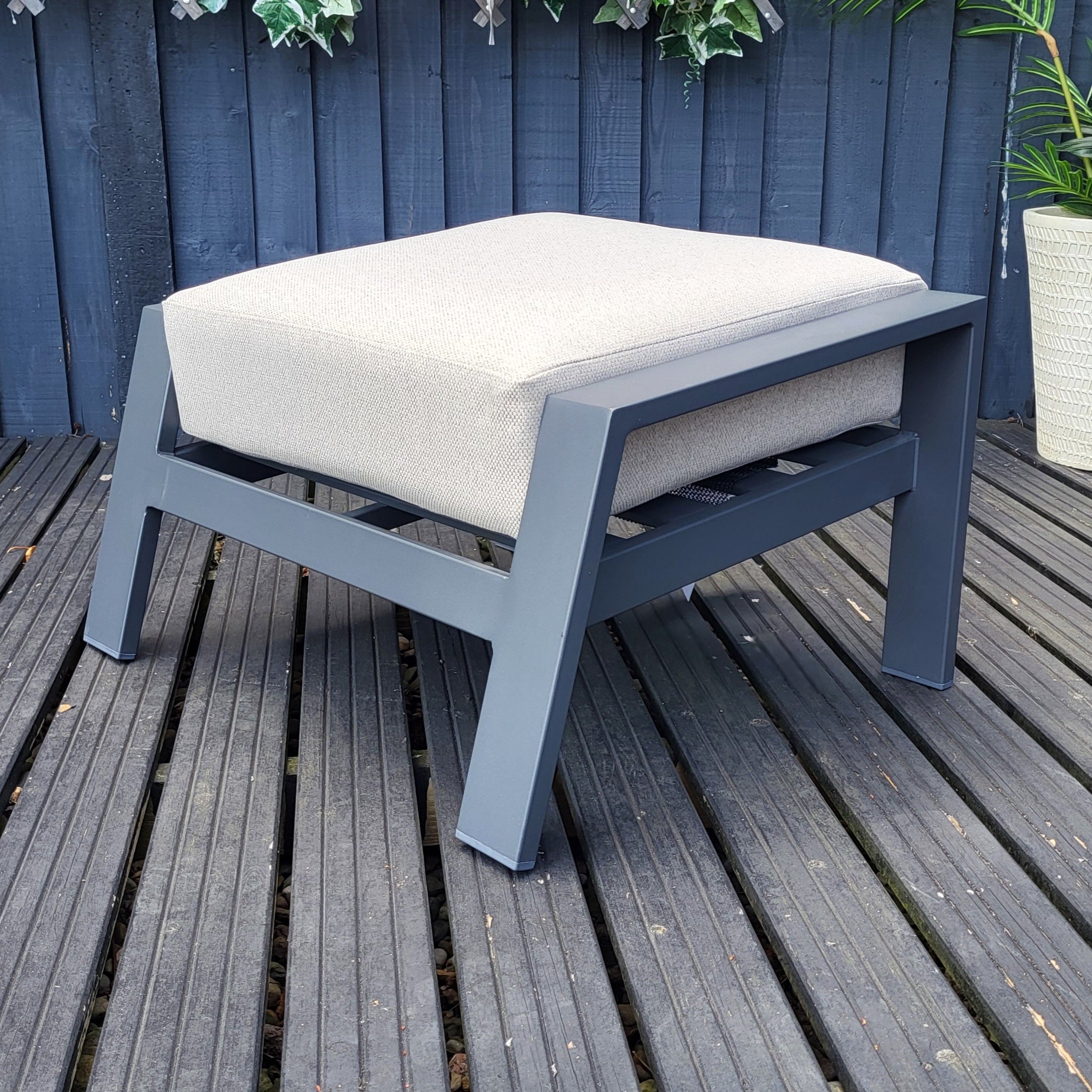 Lincoln Footstool | Garden Impressions