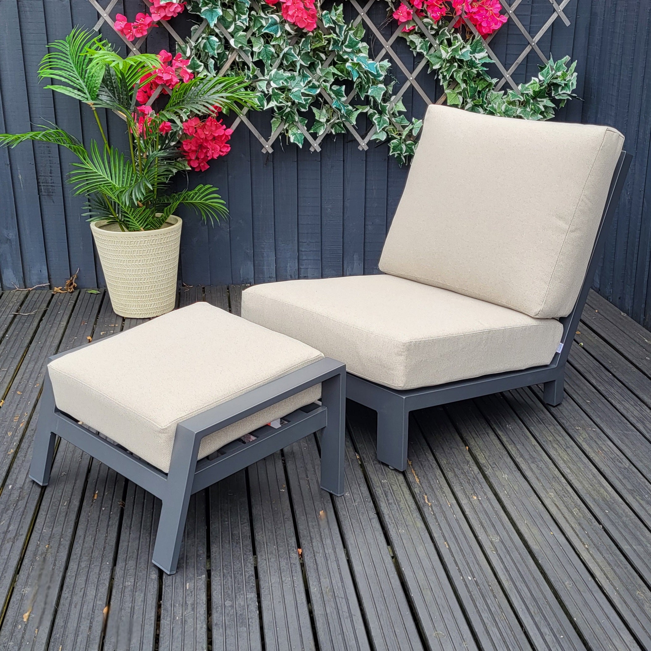Lincoln Chair and Footstool | Garden Impressions