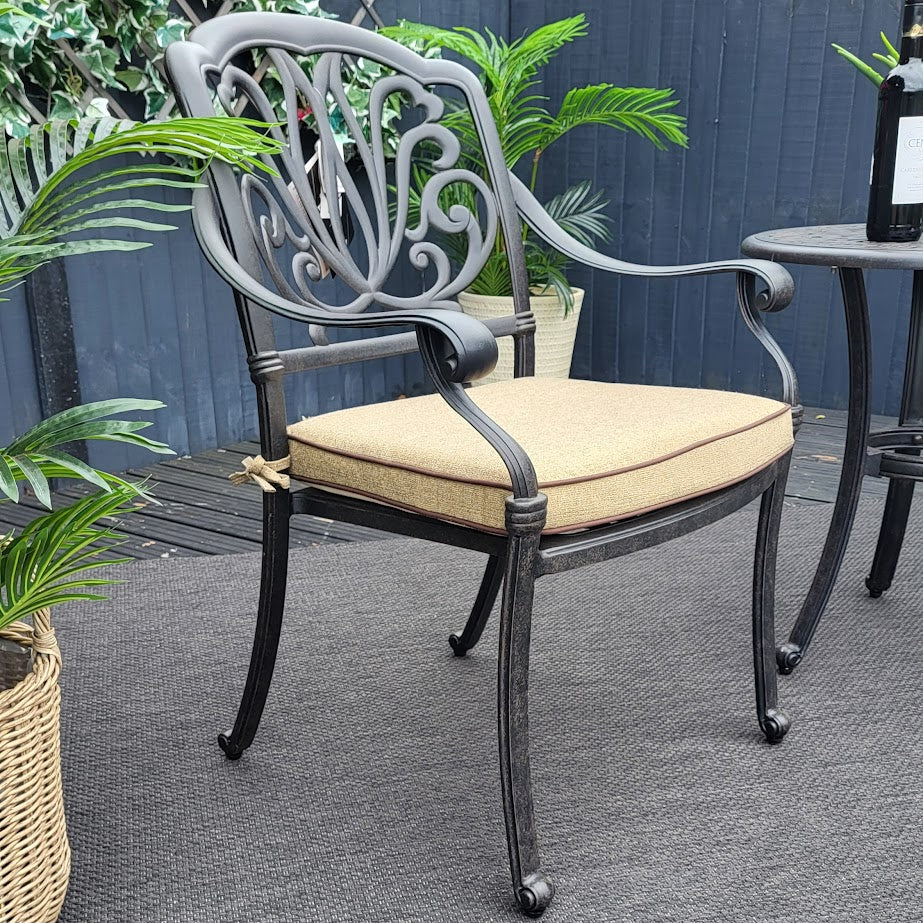 Bistro Set in Cast Aluminium - Amalfi By Hartman