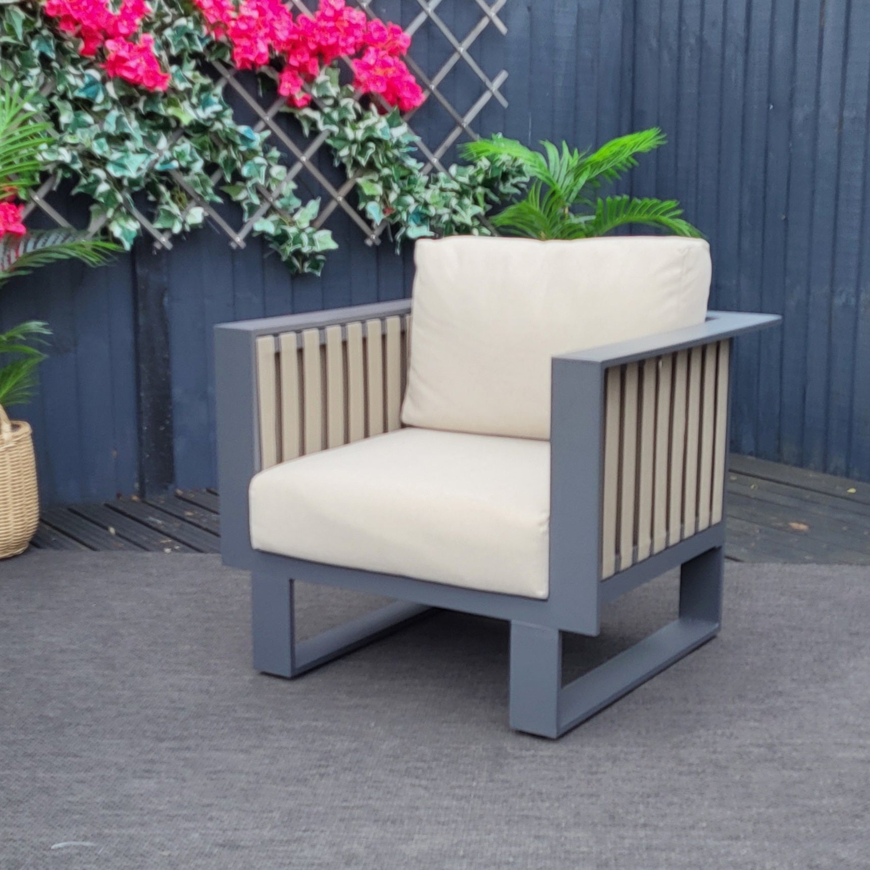 Bologna Outdoor Lounge Chair | Garden Impressions