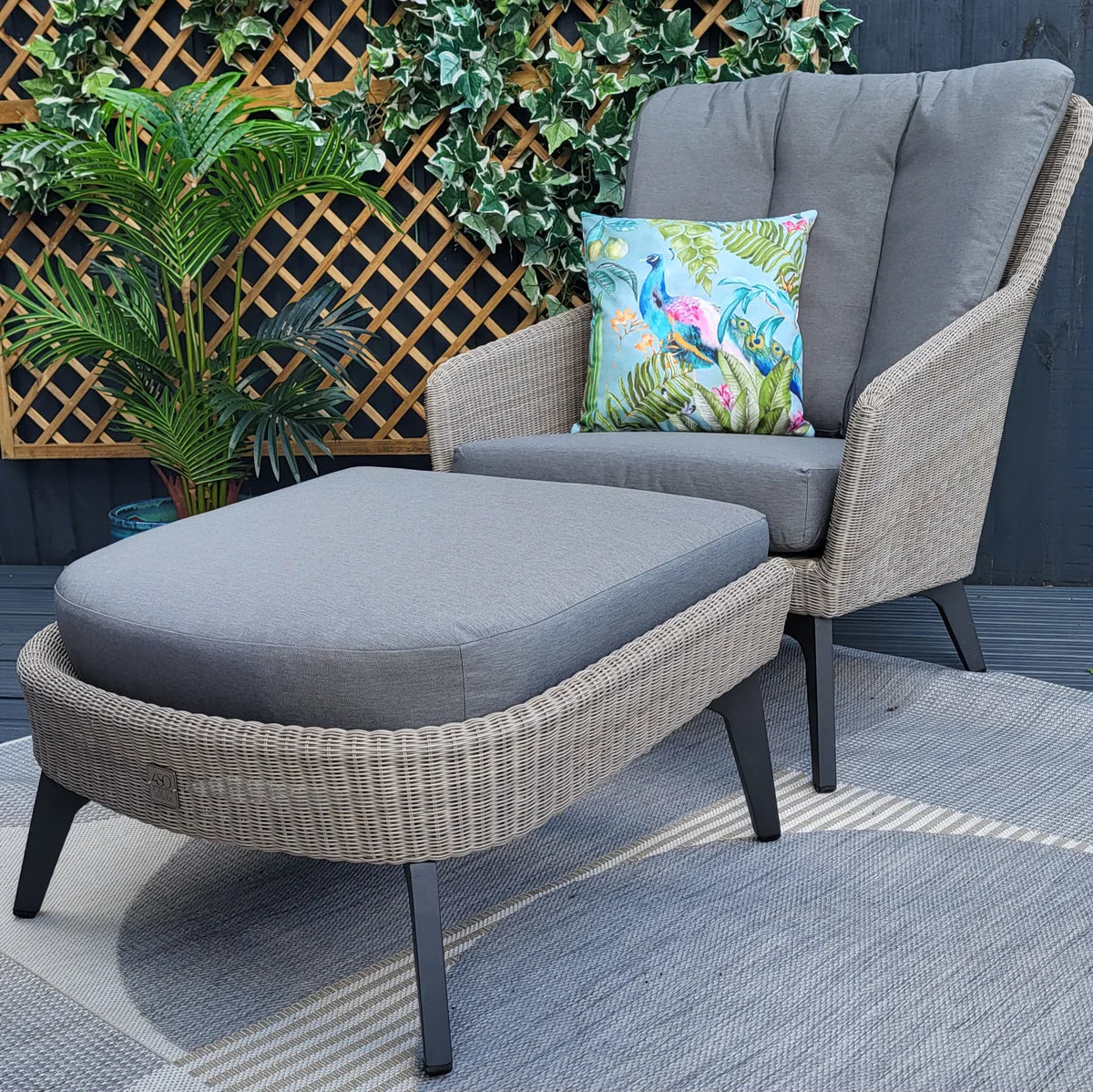 Luxor Living Chair & Footstool | 4 Seasons Outdoor