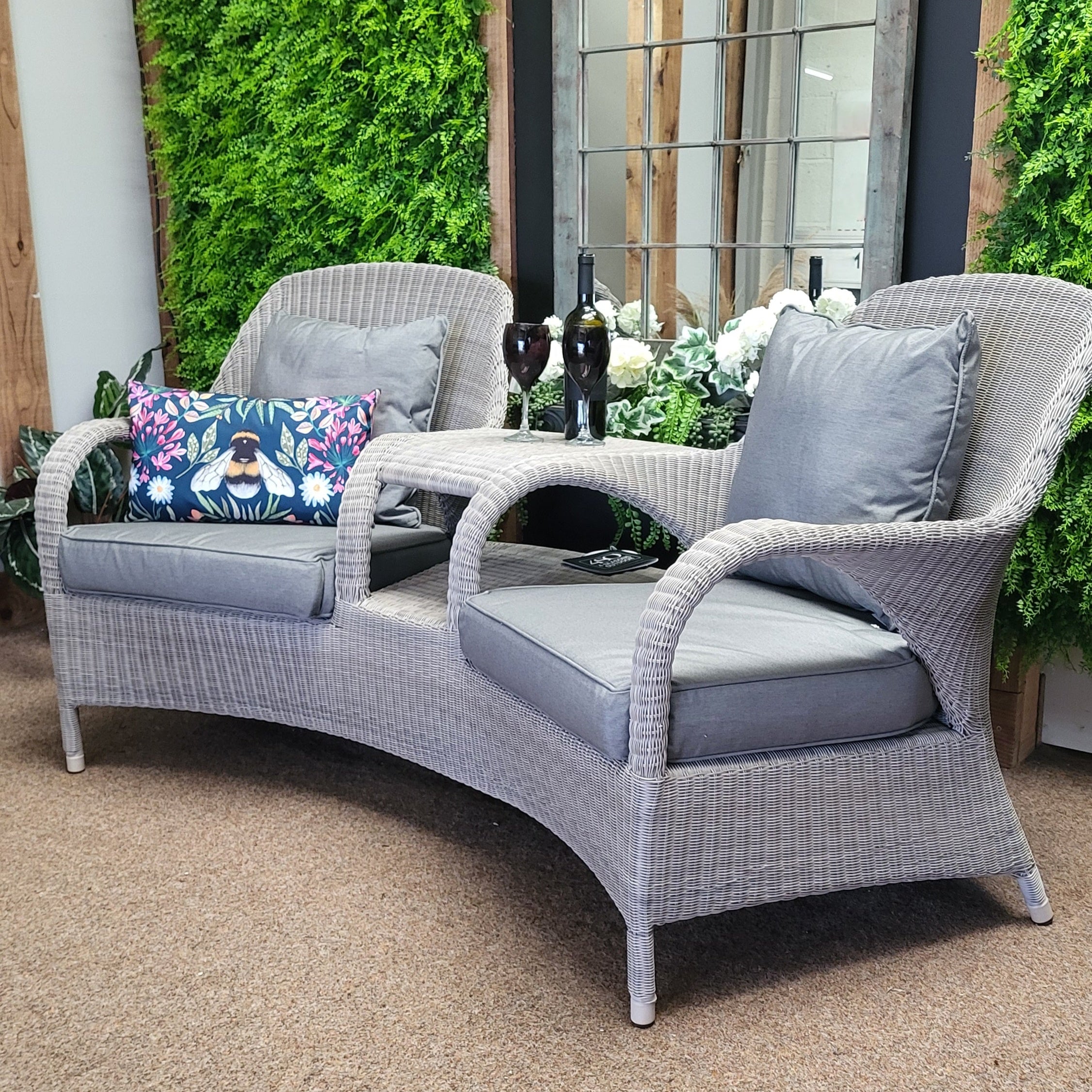 Sussex Outdoor Love Seat by 4 Seasons Outdoor