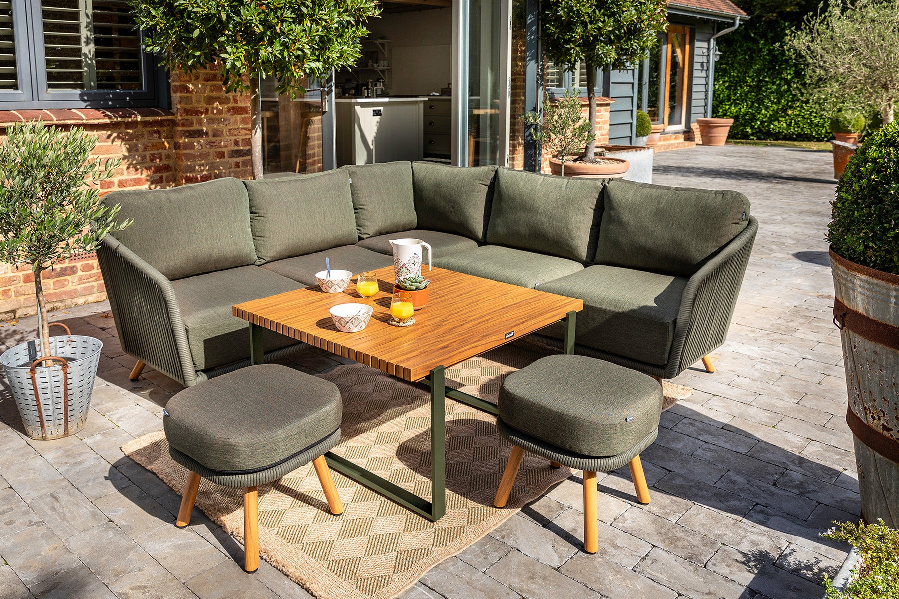 Outdoor Square Casual Corner Set - Eden By Hartman