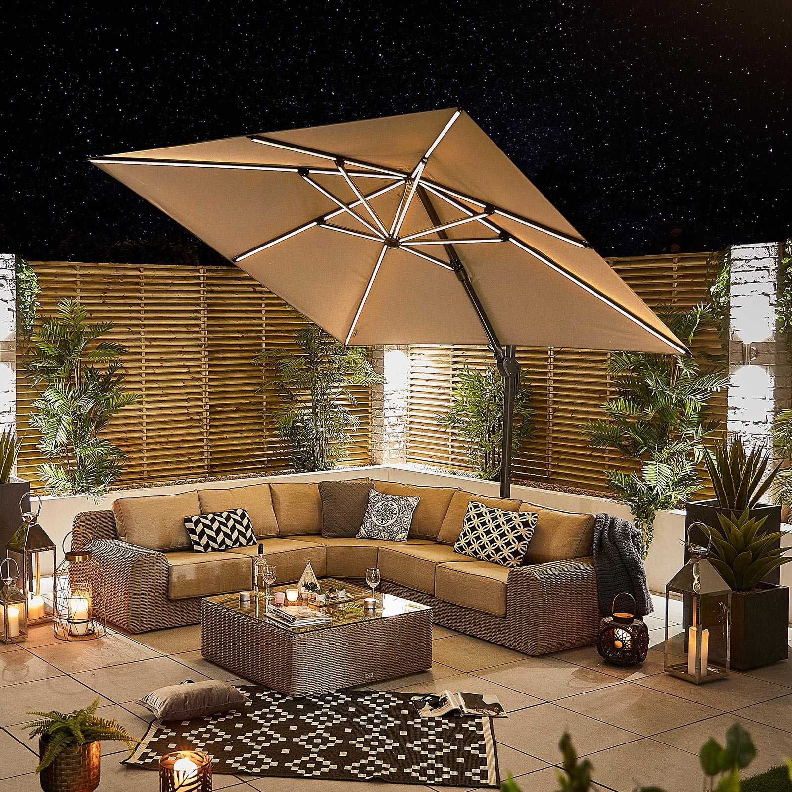 Nova | Galaxy 3,5m Redondo Cantilever Parasol com Luzes LED - Bege- Com Base