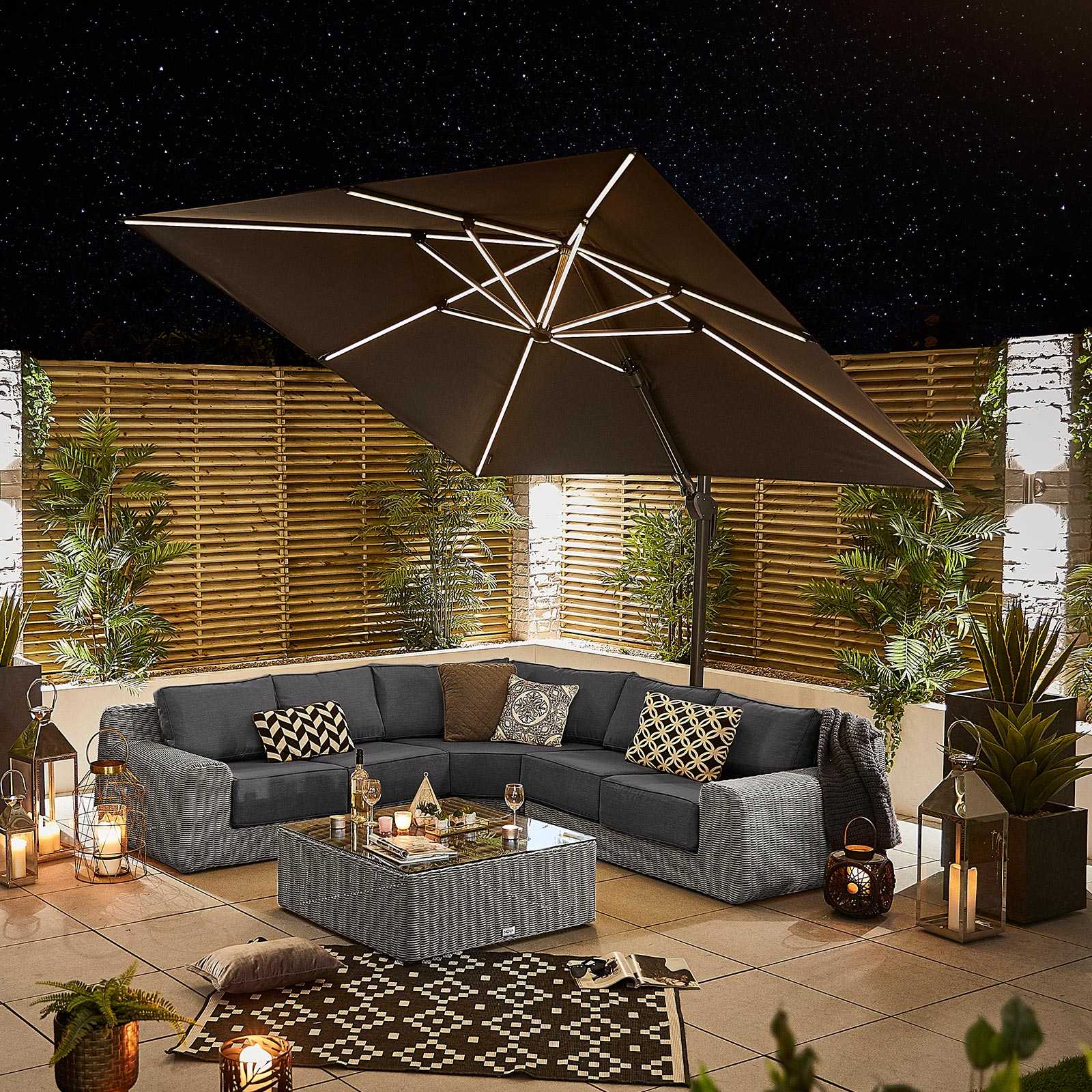 Nova | Galaxy 3,5m Redondo Cantilever Parasol com Luzes LED - Bege- Com Base