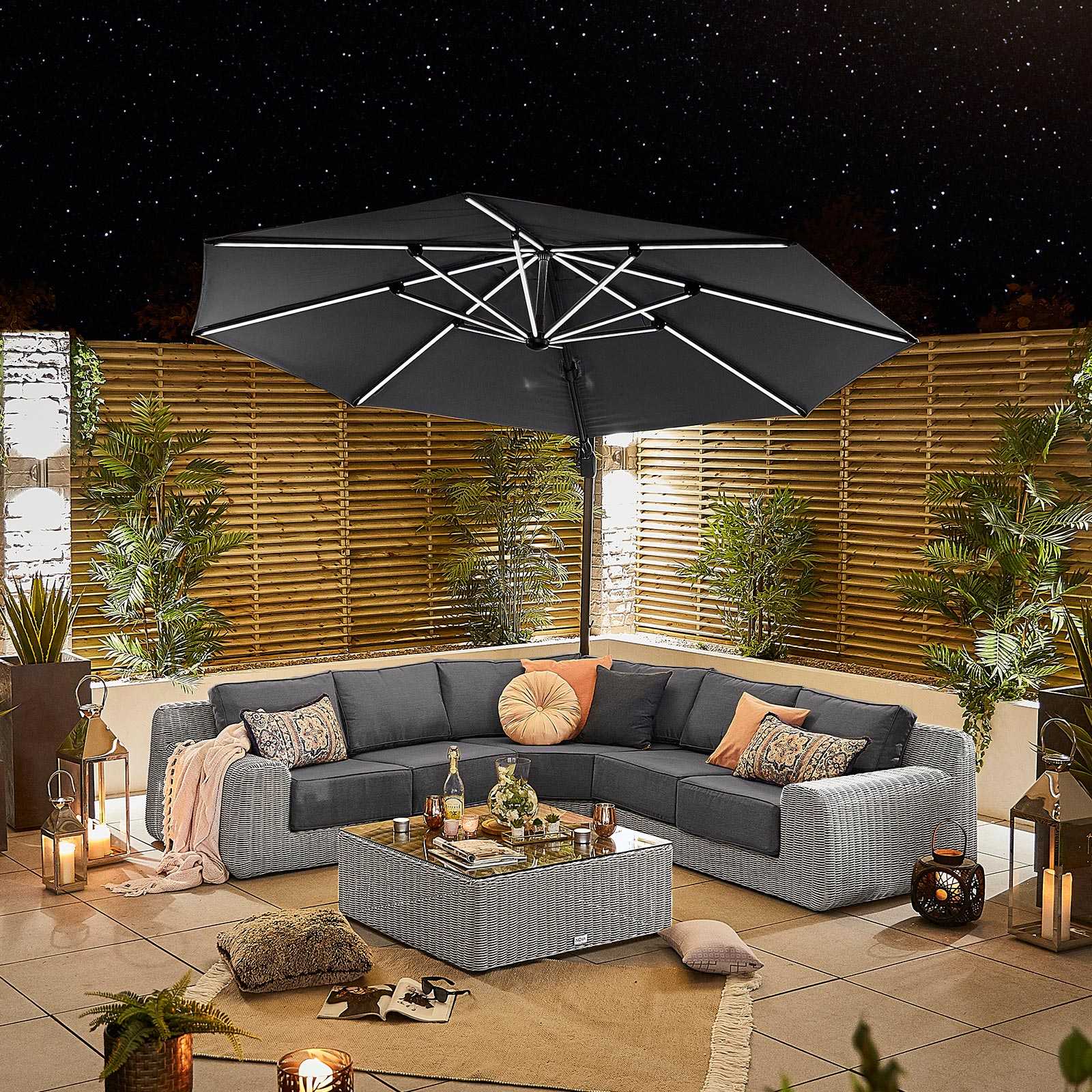 Nova | Galaxy 3,5m Redondo Cantilever Parasol com Luzes LED - Bege- Com Base